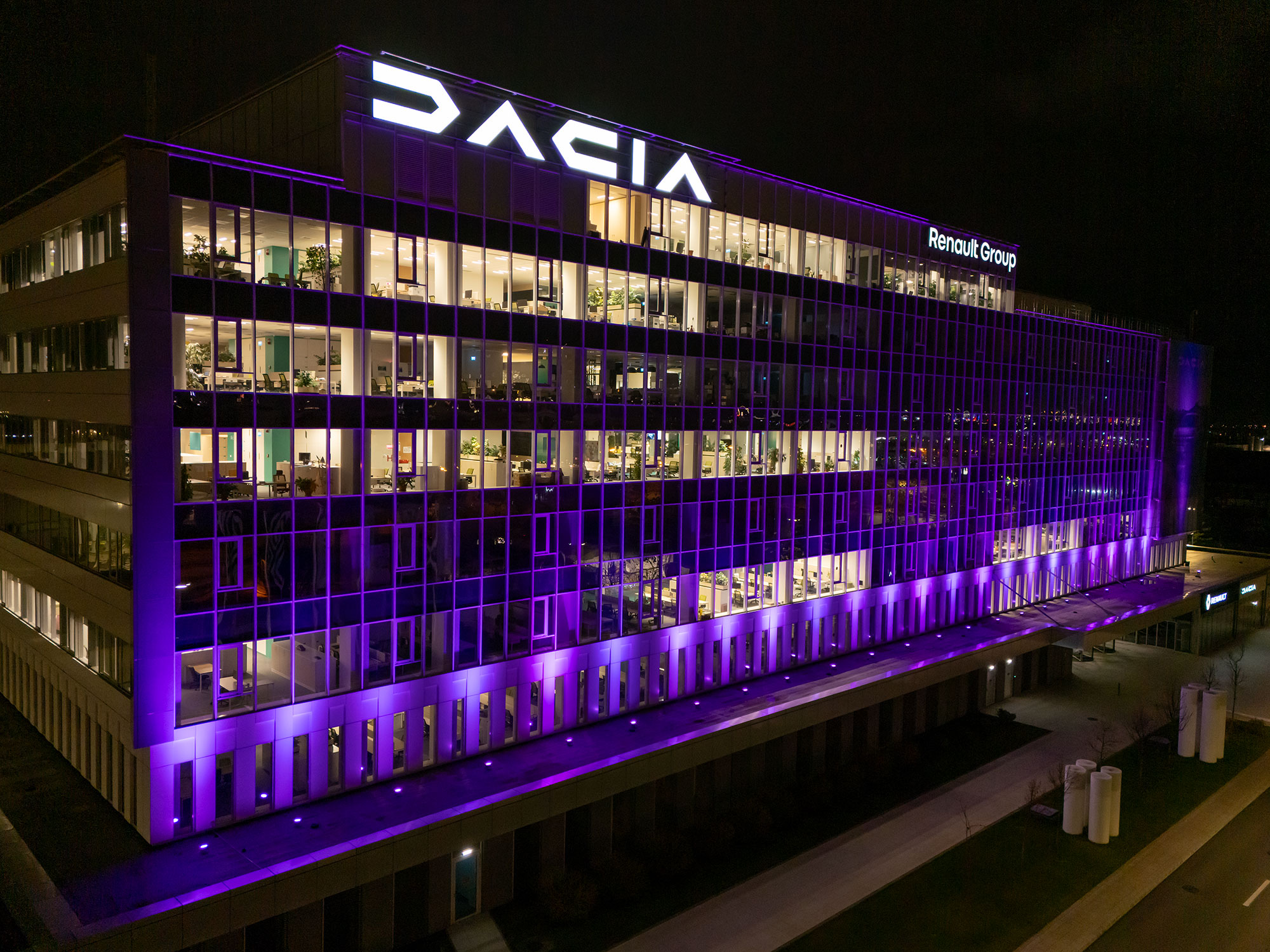 renault-group-romania-alatura-treilea-an-consecutiv-initiativei-purple-night